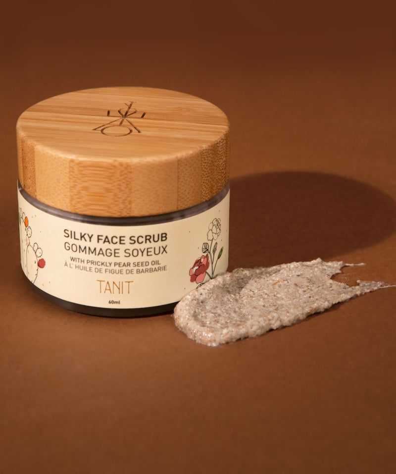 Le gommage soyeux (exfoliant visage)